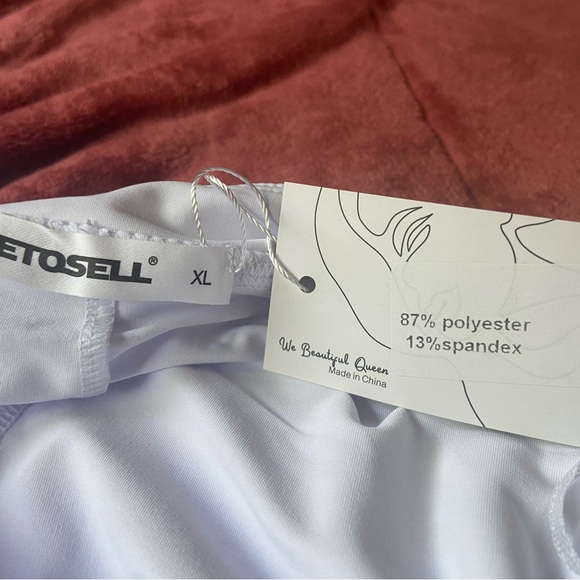 White shirt . Very stretchy material size 22 inch arcoss. Size XL . Very cute - Picture 2 of 4